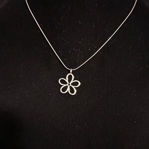 Silver Flower Pendant Necklace